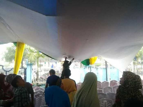 Angin Kecang dan Hujan Lebat Bikin Tenda Acara Deklarasi Paslon Walikota Ramli Walid-Irvan Herman Miring