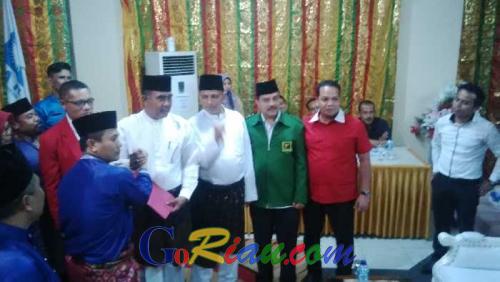 Daftar ke KPU Pekanbaru, Paslon Dastrayani-Said Usman Diantar Ratusan Pendukung