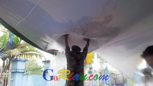 Hujan Deras Robohkan Tenda, Massa Ramli-Irvan Tetap Larut Dalam Hiburan Musik