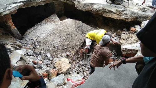Setelah dicek Dinas PU, Ternyata ini Penyebab Amblasnya Teras Ruko di Jalan Setiabudi Pekanbaru