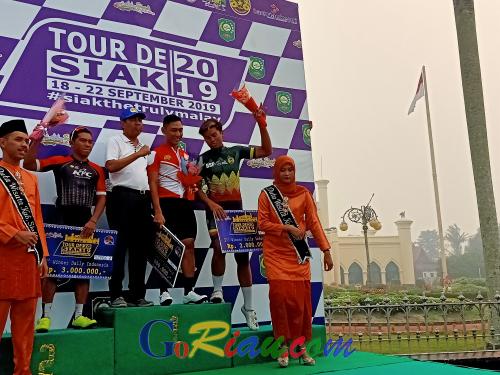 Reno Pebalap Indonesia Raih 4 Kategori Juara di Etape II dan Nur Amirrull dari Tim TCT Borong Dua Jersey