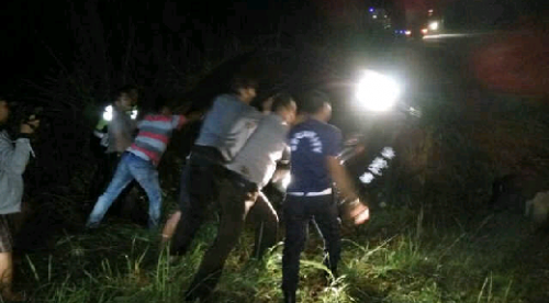 Terjadi Kejar-kejaran dengan Polisi, Mobil Pelaku Perampok Truk CPO Terbalik di KM 39 Bandar Seikijang Pelalawan