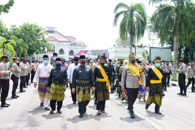 Kapolda Riau Disambut Secara Adat di Negeri Junjungan