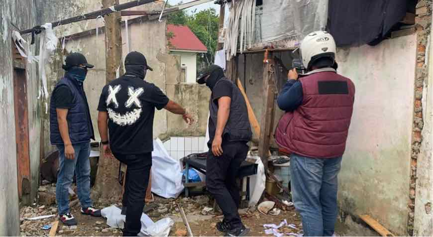 Polda Riau Gerebek Kampung Narkoba Pangeran Hidayat Pekanbaru, Gubuk Transaksi Dihancurkan