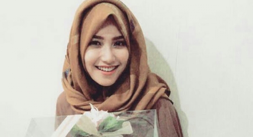 Ayu Ting Ting dan Raffi Ahmad Umrah Bareng?
