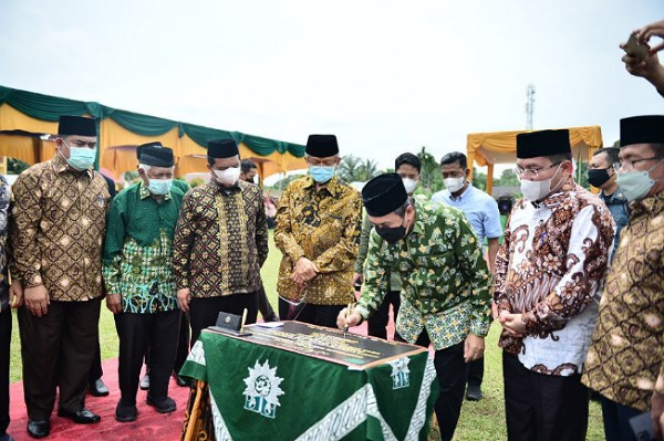 Hadiri Resepsi Milad ke-109 Muhammadiyah, Gubri Resmikan Pondok Pesantren Muhammadiyah Boarding School Ahmad Dahlan Gobah