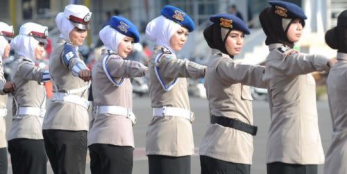 MUI Ajak Polri Rumuskan Jilbab Polwan