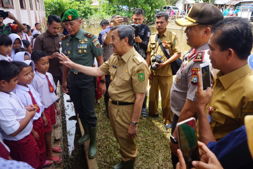 Gubernur Riau Ingatkan Warga Antisipasi Kerawanan di Jalan Raya Jelang Natal dan Tahun Baru