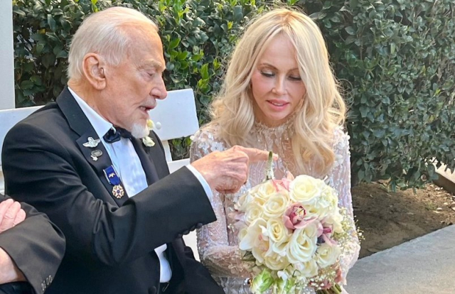 Orang Pertama Mendarat di Bulan Edwin Aldrin Menikah Keempat Kali di Usia 93 Tahun