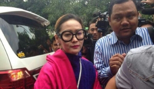 GoRiau Jenguk Saipul Jamil di Tahanan, Ini yang Dibawakan Inul Daratista