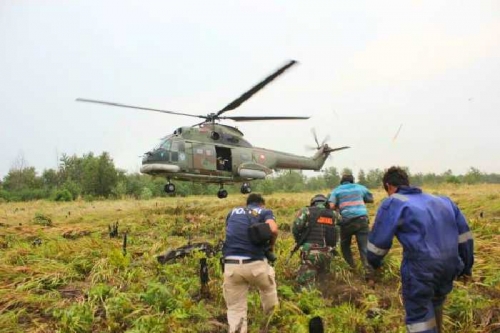 Kerahkan Helikopter, Prajurit Elit TNI AU Roesmin Nurjadin dan Polda Riau Sukses Bekuk 2 Pembakar Lahan