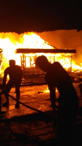 Kebakaran di Kateman Inhil, 5 Rumah Warga Ludes