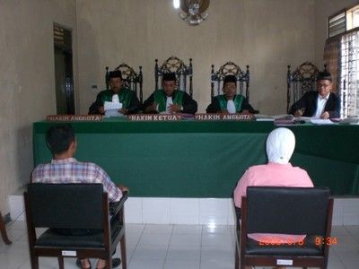 Dicerai Setelah 4 Bulan Menikah, Wanita Perokok Ini Tuntut Ganti Rugi Rp100 Juta
