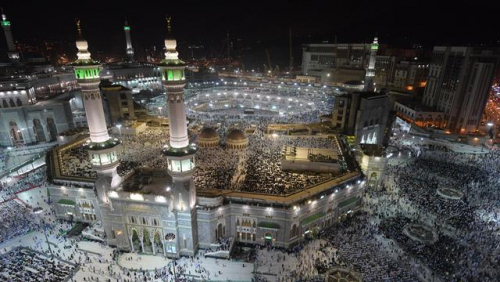 Raja Salman Izinkan Shalat Tarawih Berjamaah di Masjidil Haram dan Nabawi