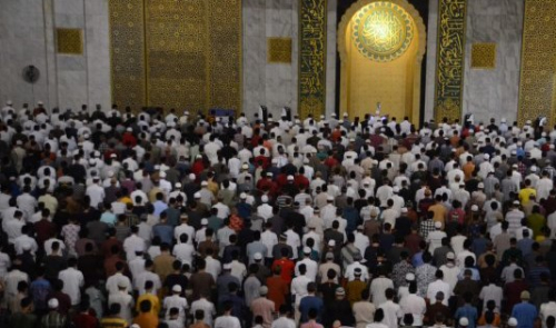 Tarawih Berjamaah di Masjid Tadi Malam, Sebagian Umat Islam di Maluku Sudah Puasa Hari Ini