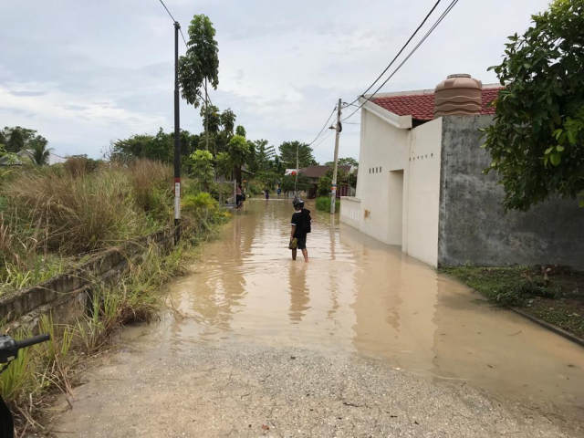 Tanggul Jebol, Seribuan Warga Sungai Sibam Terendam Banjir