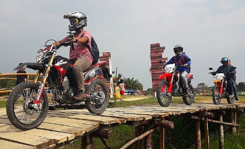 Kopdargab Perdana, 30 Member Komunitas Honda CRF150L <i>Touring</i> Jelajah Alam ke Teluk Jering Kampar