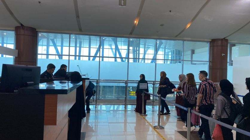 Berbekal Cap Penolakan Dumai, Imigrasi Pekanbaru Gagalkan Rombongan Haji Ilegal Via Bandara SSK II Pekanbaru