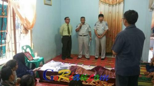 Keluarga J Marbun, TNI Korban Lakalantas di Hangtuah Duri Terima Asuransi Jasa Raharja