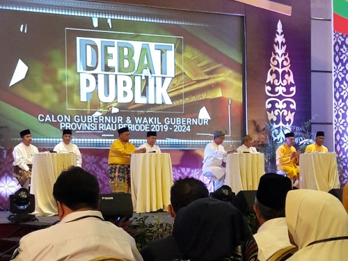 Saat Debat Kandidat II Pilkada Riau, <i>Wireless Mic</i> Syamsuar - Edy Nasution Rusak