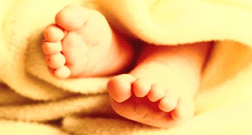Digendong Banyak Pembesuk Saat Baru Lahir, Bayi Terinfeksi Corona dan Meninggal Usia 40 Hari