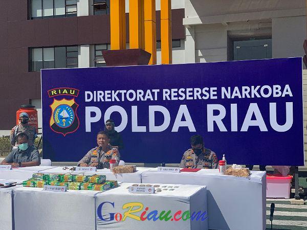 Polda Riau dan Bea Cukai Bengkalis Gagalkan Pengiriman 19 Kg Sabu dan 500 Butir Pil Ekstasi dari Malaysia