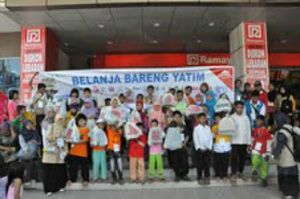 GoRiau PKPU Padang Ajak 200 Anak YatimÂ  danÂ Dhuafa Belanja Bareng di Plaza Andalas
