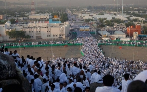 GoRiau Hujan Disertai Petir Diprediksi Landa Makkah dan Madinah, Jamaah Haji Diingatkan Gunakan Alat Pelindung Diri