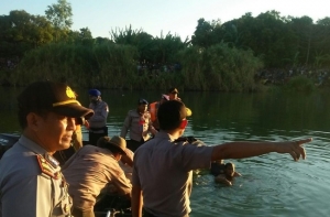 GoRiau Pesawat Cessna Jatuh ke Sungai di Indramayu, Seorang Korban Belum Ditemukan