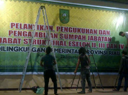 Backdrop Pelantikan Hanya untuk Menakuti Pejabat Pemprov Riau