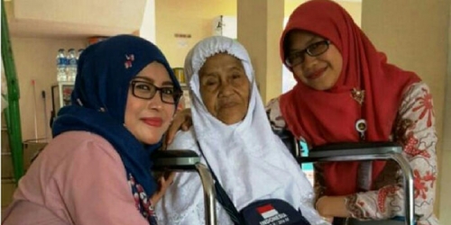 Jamaah Haji Tertua Indonesia Berusia 101 Tahun, Tak Terlihat Raut Kelelahan di Wajah Nenek Mian