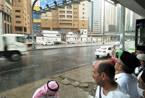 Hujan Es Guyur Kota Makkah, Jamaah Haji Kaget
