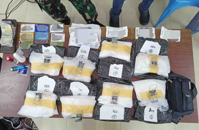 TNI AU, Polisi dan BNNP Riau Gagalkan 11,3 Kg Sabu di Bandara Pekanbaru