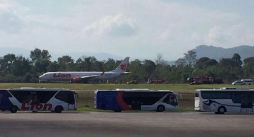 Penumpang Lion Air Berhamburan di Bandara Sultan Hasanuddin Makassar