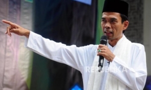 GoRiau Berdakwah di Papua Barat, Ustaz Abdul Somad Disambut dan Didampingi Brigjen Pol Rudolf Alberth
