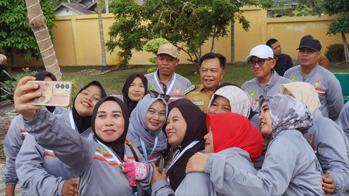 Targetkan Tiga Besar, Bupati Asmar Lepas 96 Guru Meranti Bertarung di Porsenijar PGRI Riau
