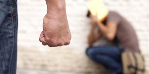 Kepergok Mojok dengan ABG, Pak Lurah Dihajar Warga Hingga Pingsan