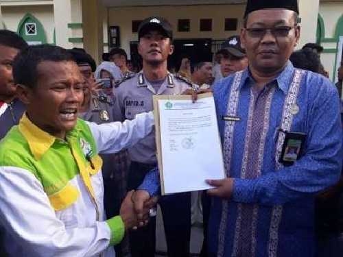 LM2R Sampaikan Persoalan Guru Honor Madrasah Meranti ke Jokowi