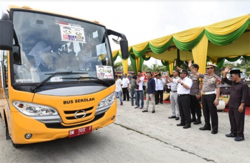Pemerintah dan Kepolisian di Kampar Launching 4 Unit Bus Sekolah