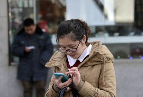 Hasil Riset, Memeriksa Ponsel Terus Menerus Pertanda Depresi