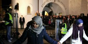 GoRiau Ribuan Muslim Norwegia Bentuk Rantai Manusia Lindungi Umat Yahudi