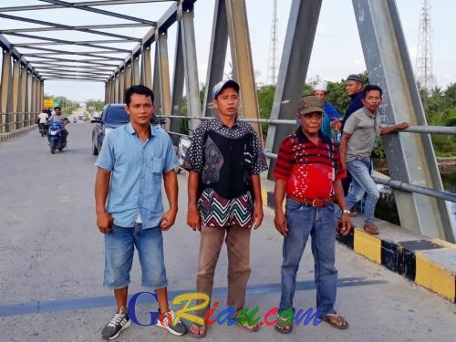 Syamsuar Jadi Gubernur Riau, Tiga Warga Sungai Mandau Siak Bayar Nazar Berjalan Kaki ke Pekanbaru
