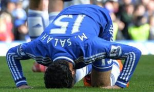 GoRiau Setelah Bobol Gawang Arsenal, Mohamed Salah Sujud Syukur