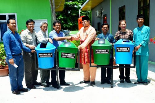 Pertamina Dumai Sumbang 200 Tong Sampah ke Pemko
