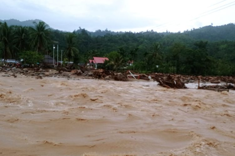 Pessel Sumbar Kembali Diterjang Banjir, Puluhan Rumah Terendam dan 1 Jembatan Hanyut