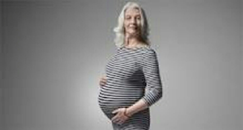 Wanita Usia 65 Tahun Lahirkan Anak Pertama