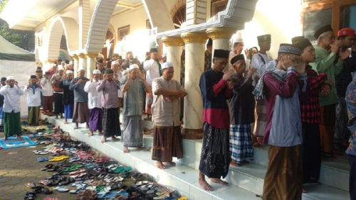 Ribuan Umat Islam di Jember Shalat Id di Masjid Sabtu Pagi, Sebagian Tak Pakai Masker