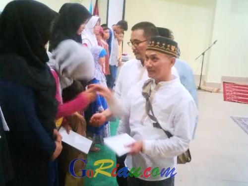 Selain Santuni Anak Yatim Piatu, Yayasan Pendidikan Mitra Gama di Duri juga Salurkan Zakat Mal