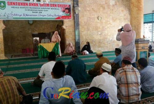 Ratusan Dhuafa dan Anak Yatim Kelurahan Balik Alam Terima Santunan