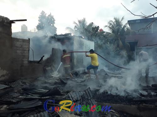 Dua Rumah Terbakar di Kuansing, Kerugian Capai Rp300 Juta